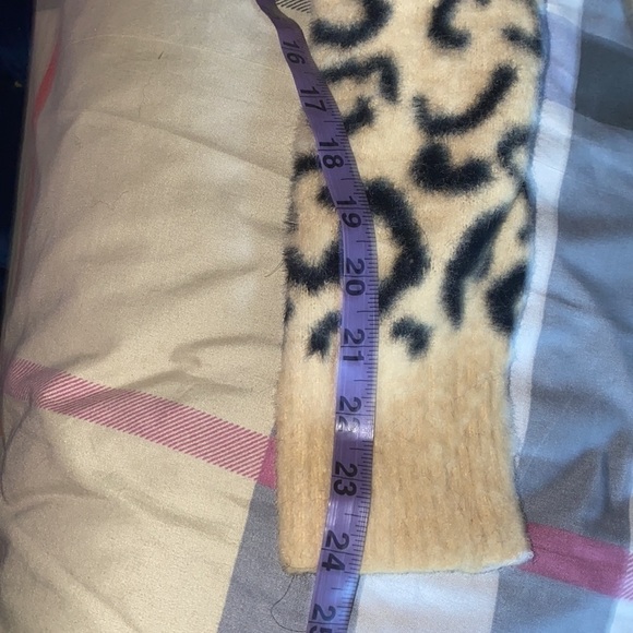 Victoria’s Secret for love & Lemons  leopard faux fur Franki cropped sweater - Picture 12 of 15